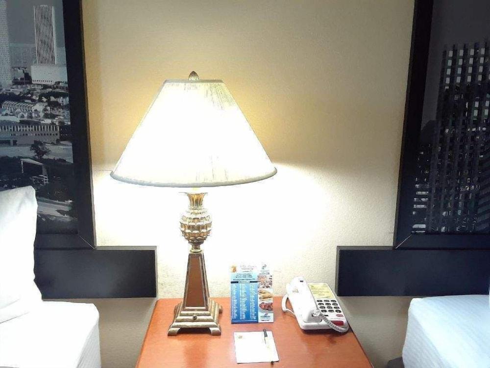 Surestay Studio By Best Western Conroe Downtown Exterior foto